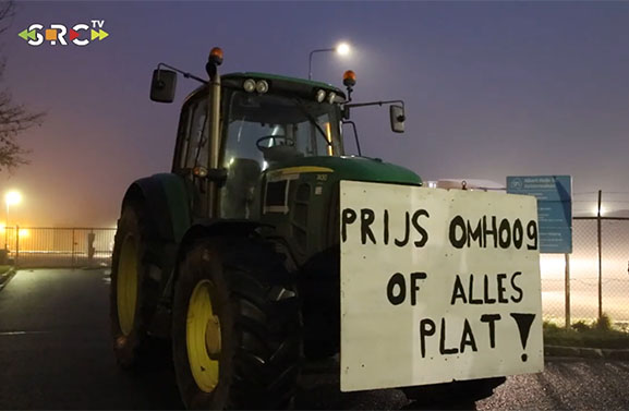 Boeren blokkeren Albert Heijn distributiecentrum in Geldermalsen