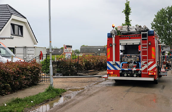 Accupakket vat vlam door gesprongen waterleiding in woning in Herwijnen